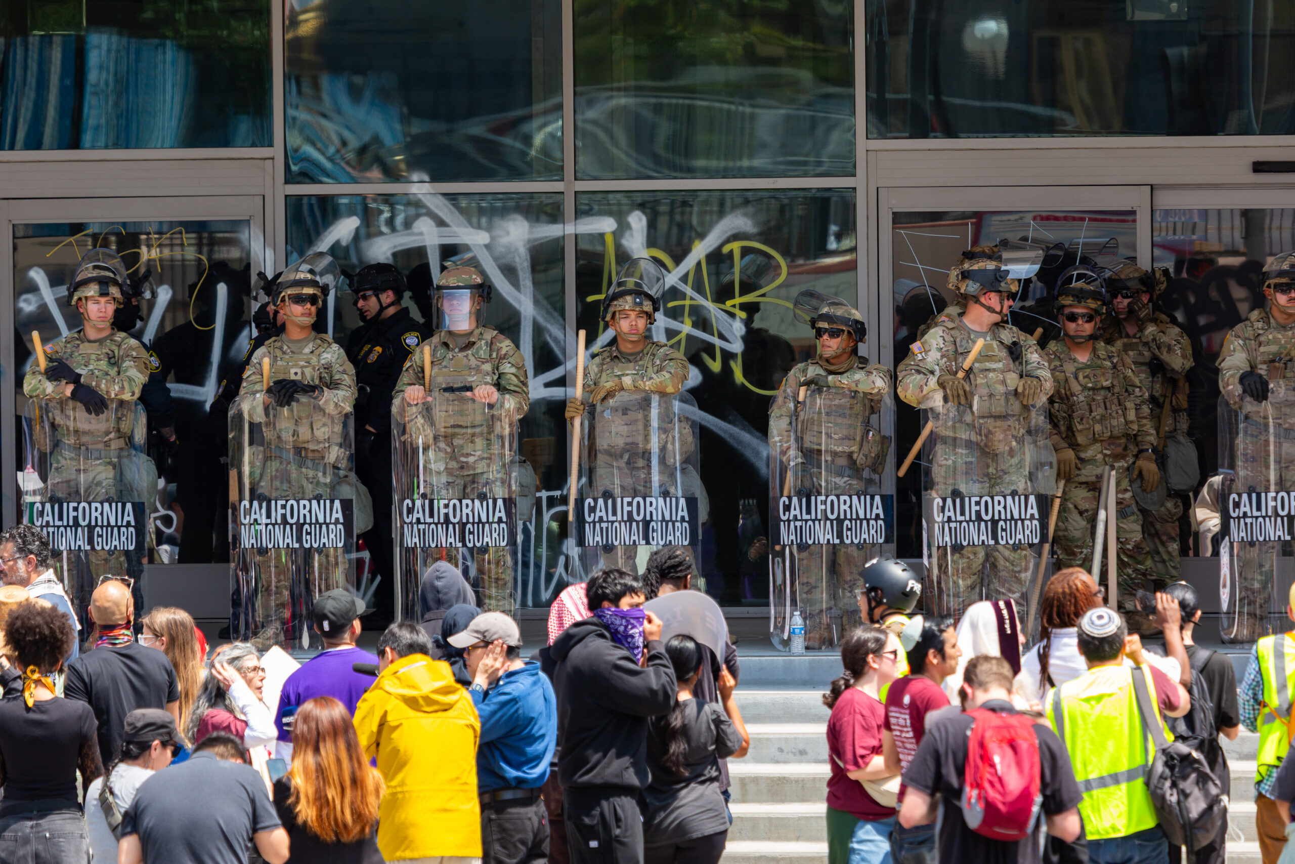 9-JUN-2025 Ejercito Despliega Marines en Los Angeles, California - Divulgación Total